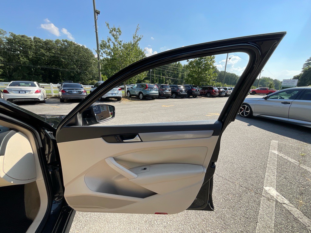 2015 Volkswagen Passat Image 41