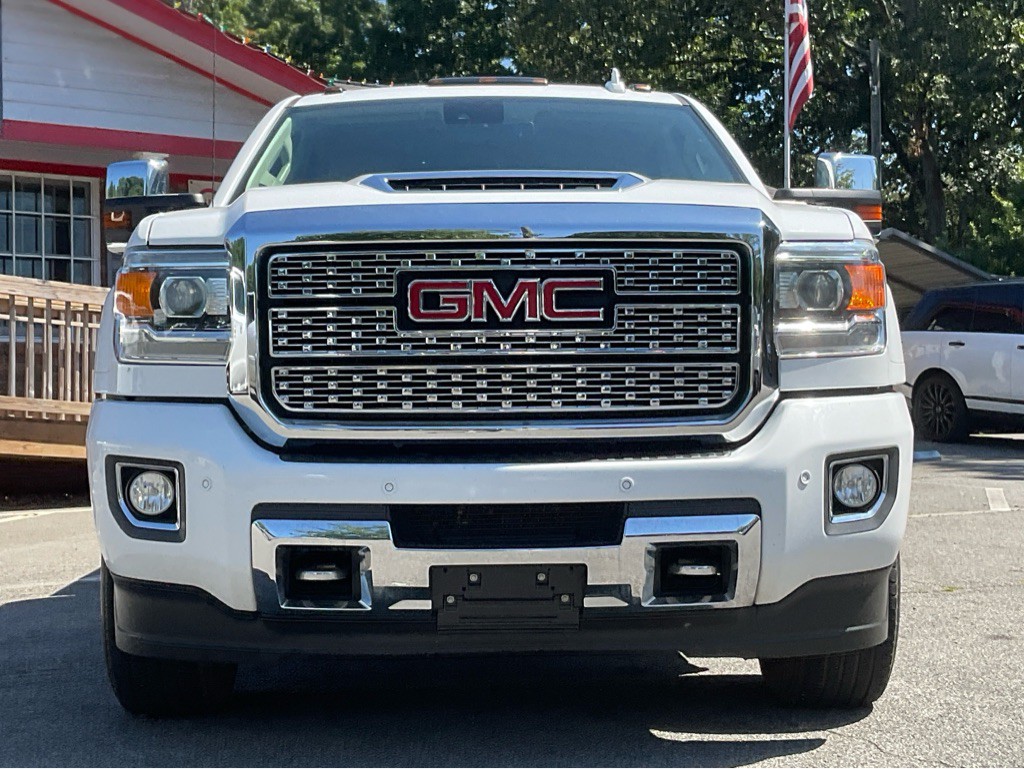 2019 GMC Sierra Image 2