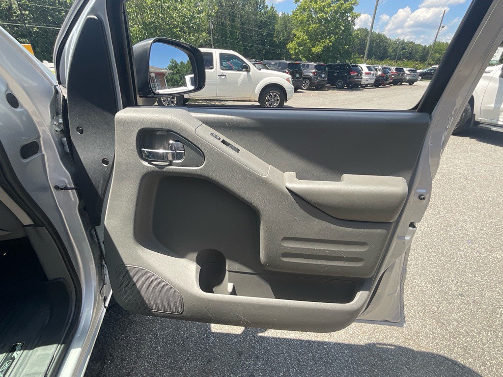 2019 Nissan Frontier Image 35