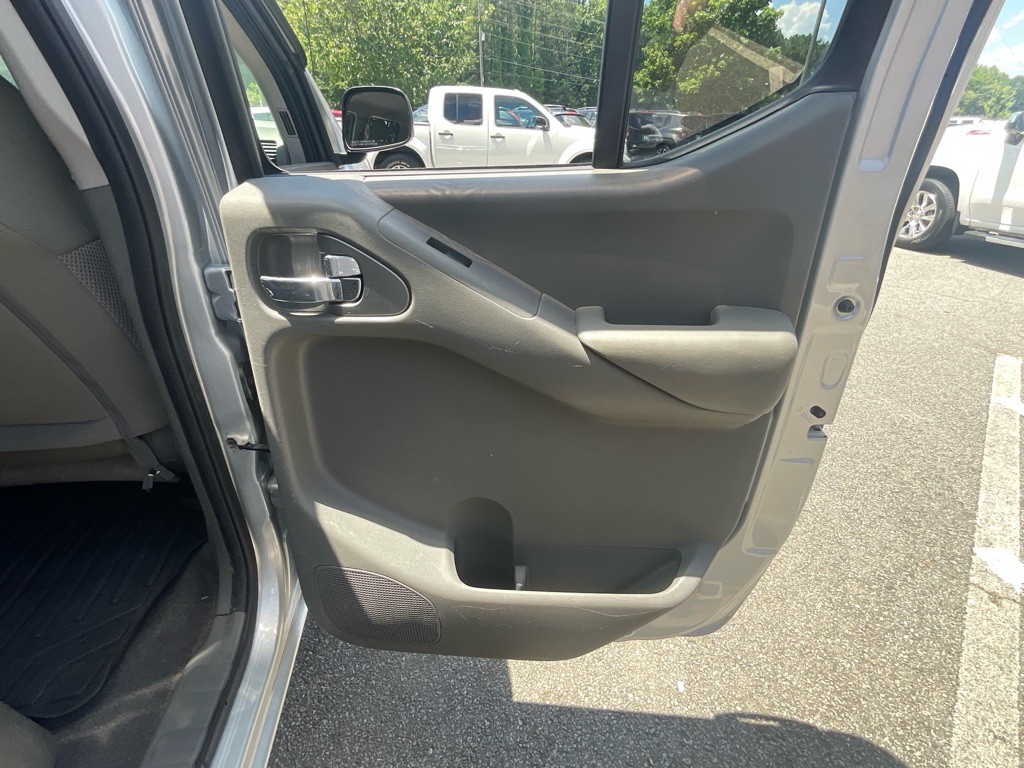 2019 Nissan Frontier Image 36