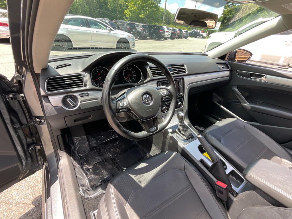 2019 Volkswagen Passat Image 14