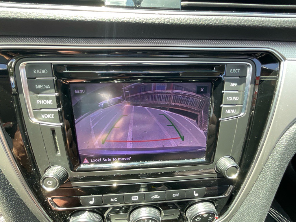 2019 Volkswagen Passat Image 18