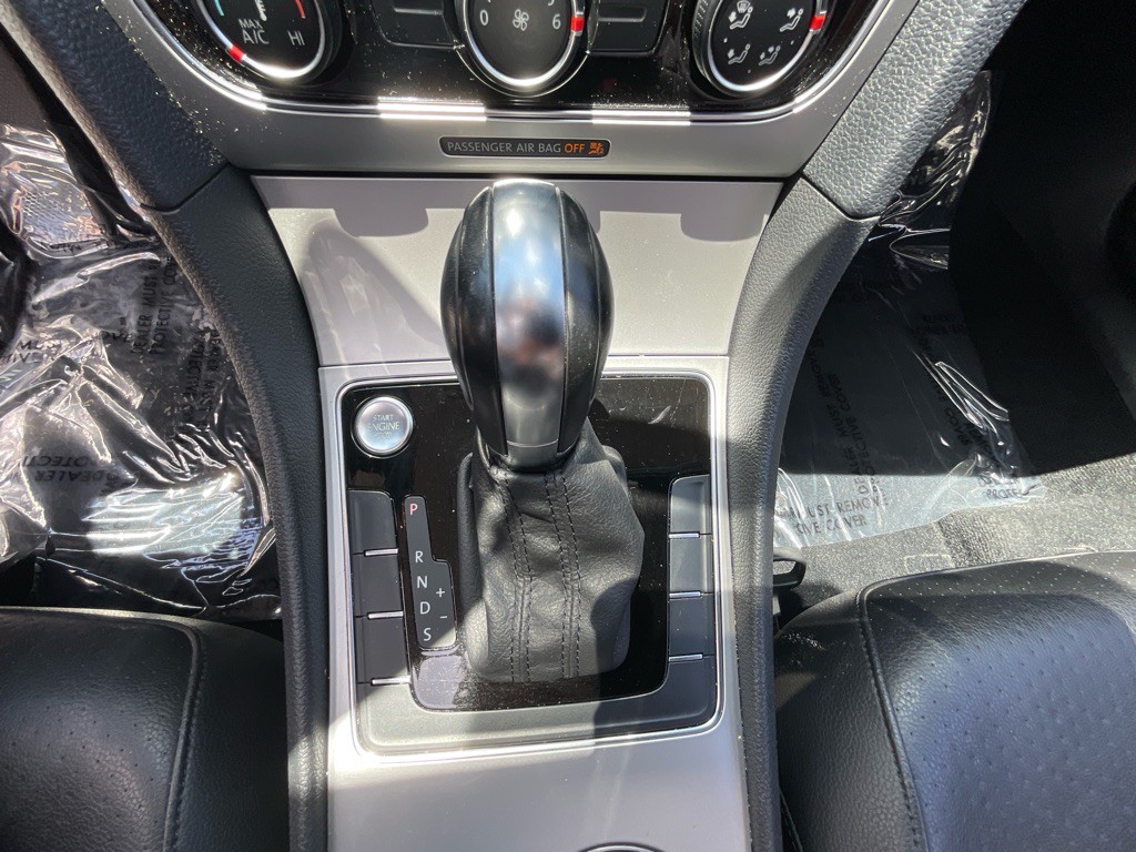 2019 Volkswagen Passat Image 19