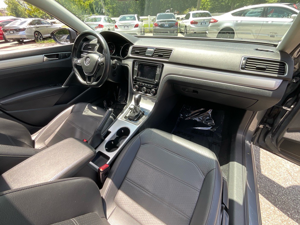 2019 Volkswagen Passat Image 24