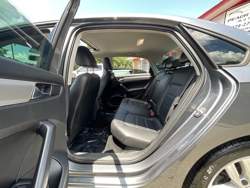 2019 Volkswagen Passat Image 28