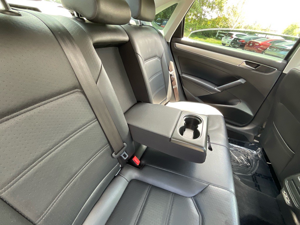 2019 Volkswagen Passat Image 32