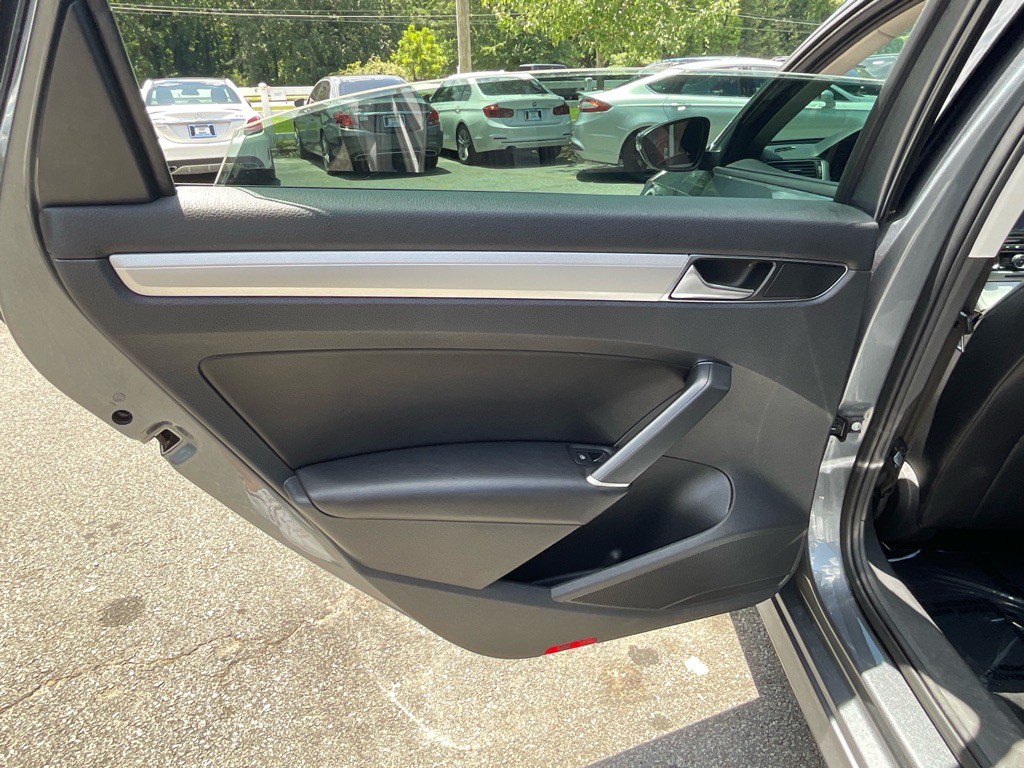 2019 Volkswagen Passat Image 37