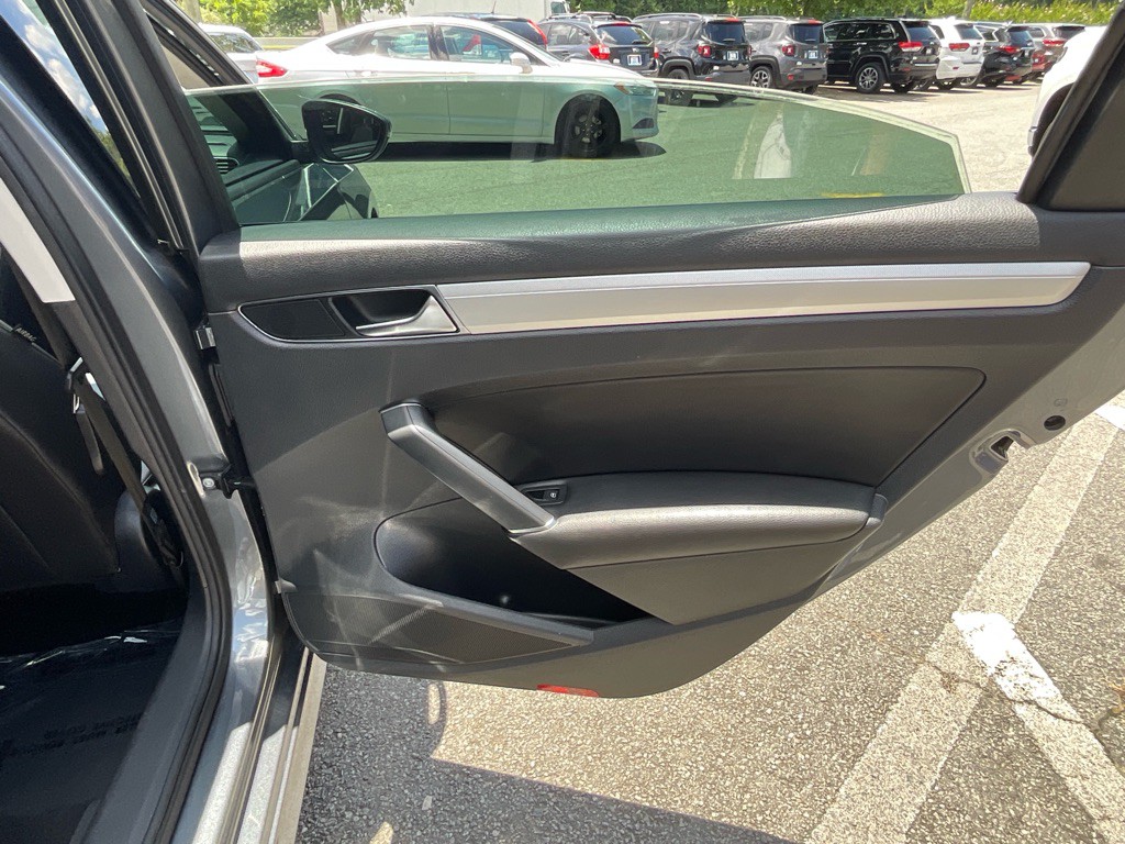 2019 Volkswagen Passat Image 38