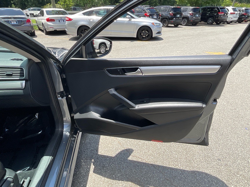 2019 Volkswagen Passat Image 39