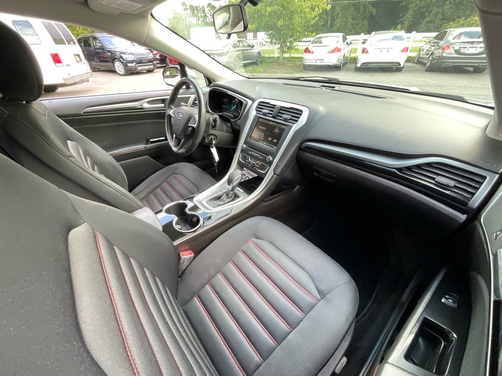 2016 Ford Fusion Image 18