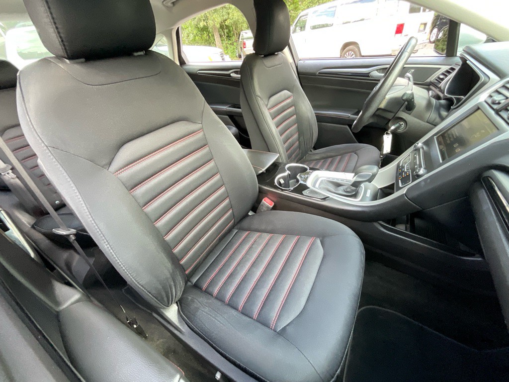2016 Ford Fusion Image 19