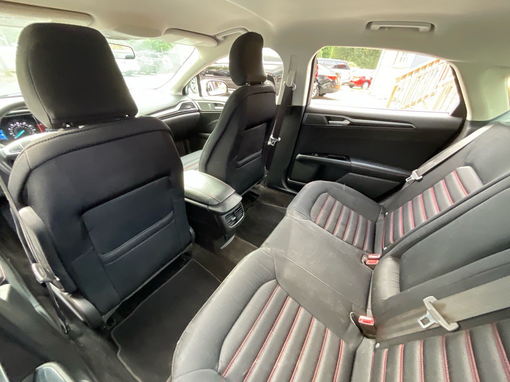 2016 Ford Fusion Image 28