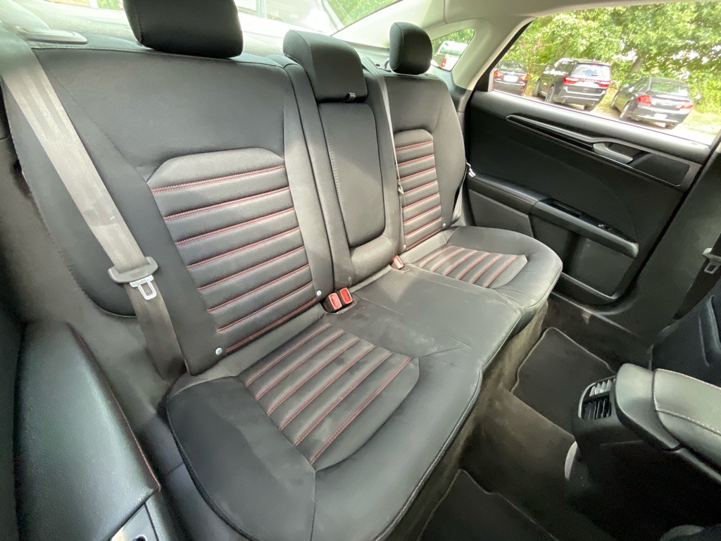 2016 Ford Fusion Image 32