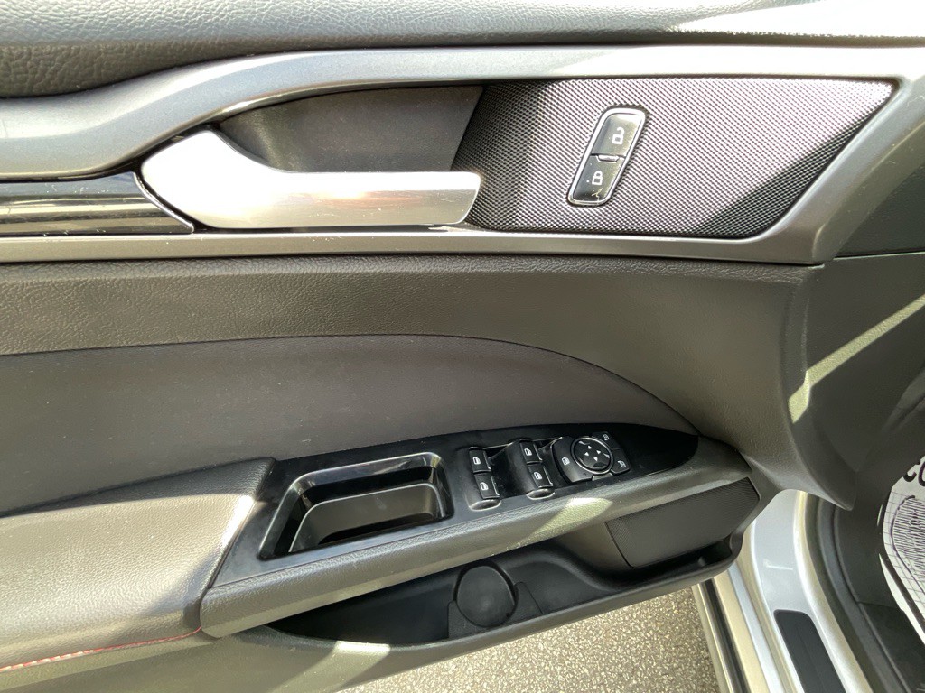 2016 Ford Fusion Image 38