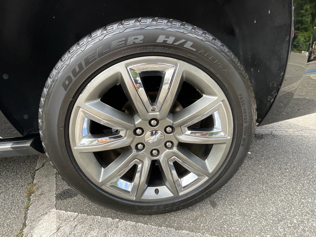 2016 Chevrolet Suburban Image 13