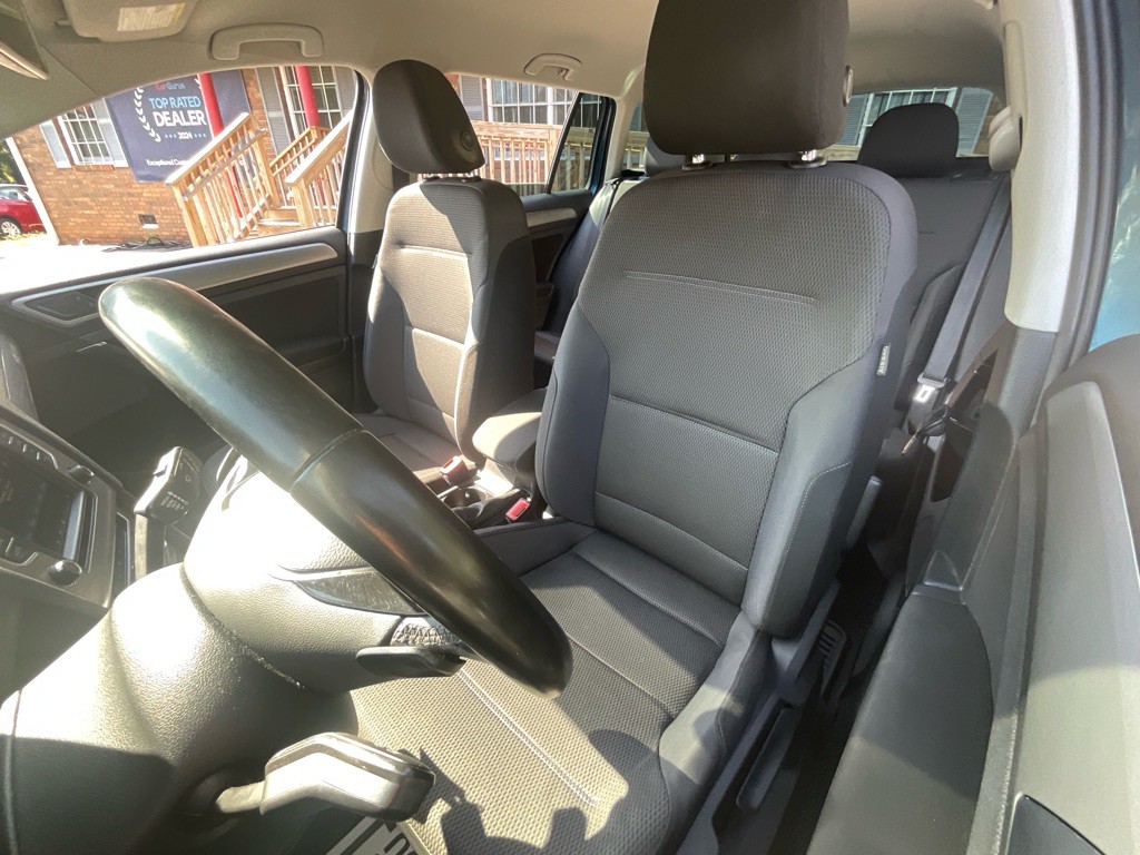 2017 Volkswagen Golf Image 16
