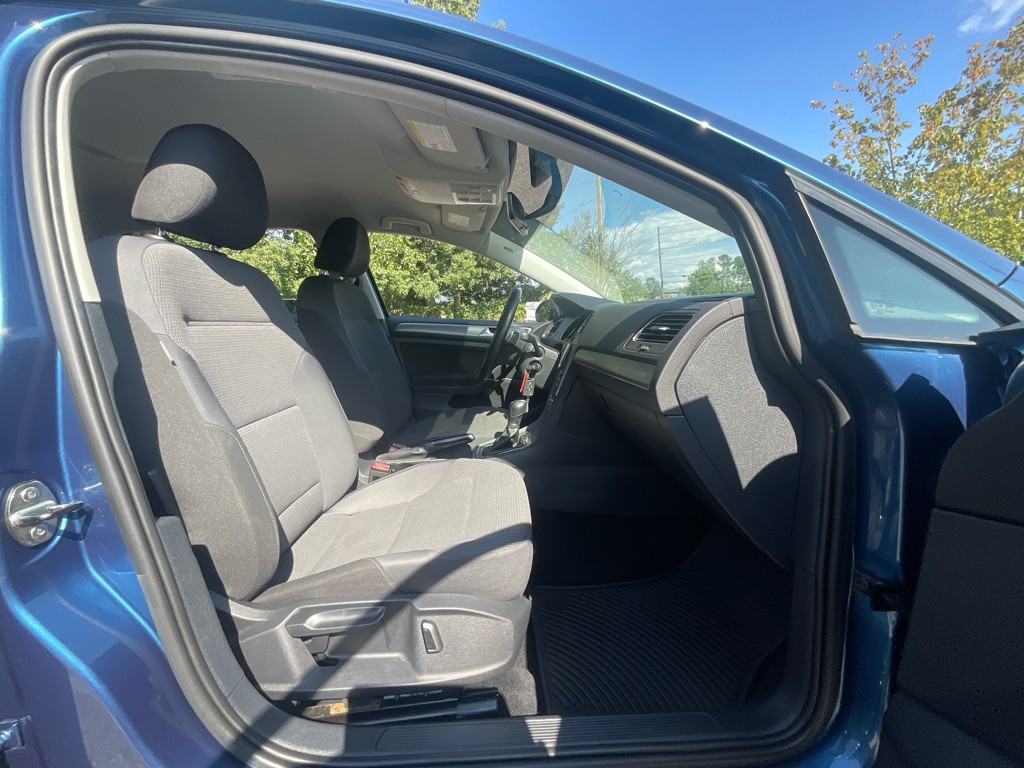 2017 Volkswagen Golf Image 17