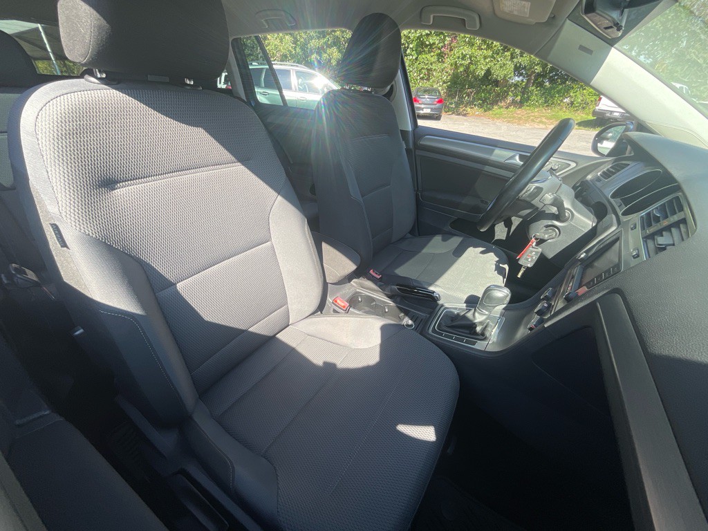 2017 Volkswagen Golf Image 19
