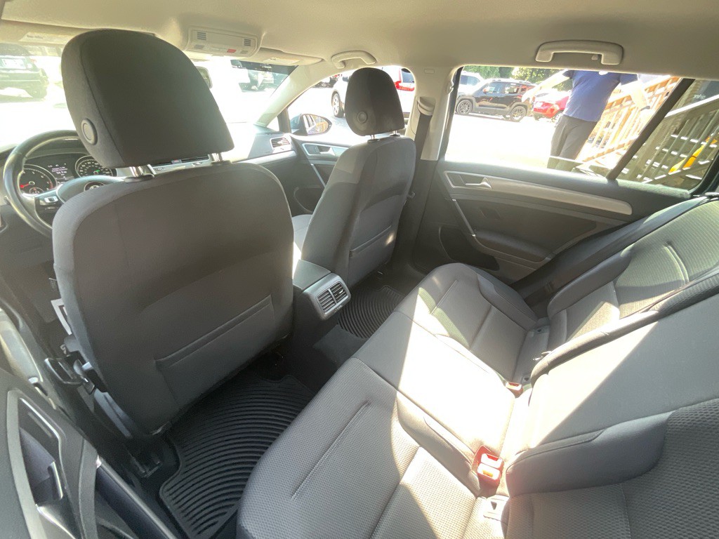 2017 Volkswagen Golf Image 28