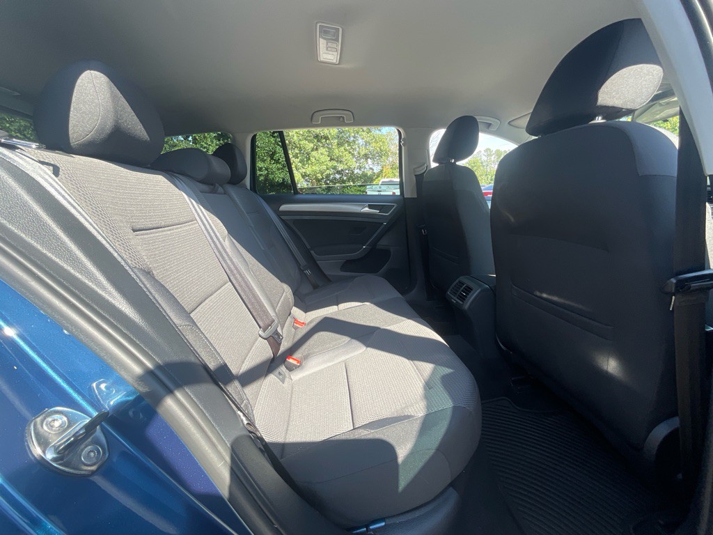 2017 Volkswagen Golf Image 30