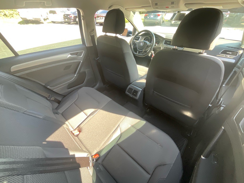 2017 Volkswagen Golf Image 31