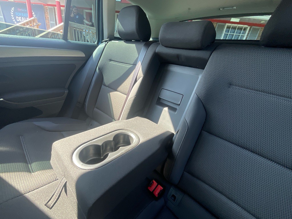 2017 Volkswagen Golf Image 33