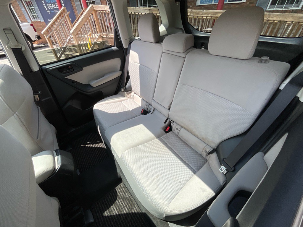 2016 Subaru Forester Image 30