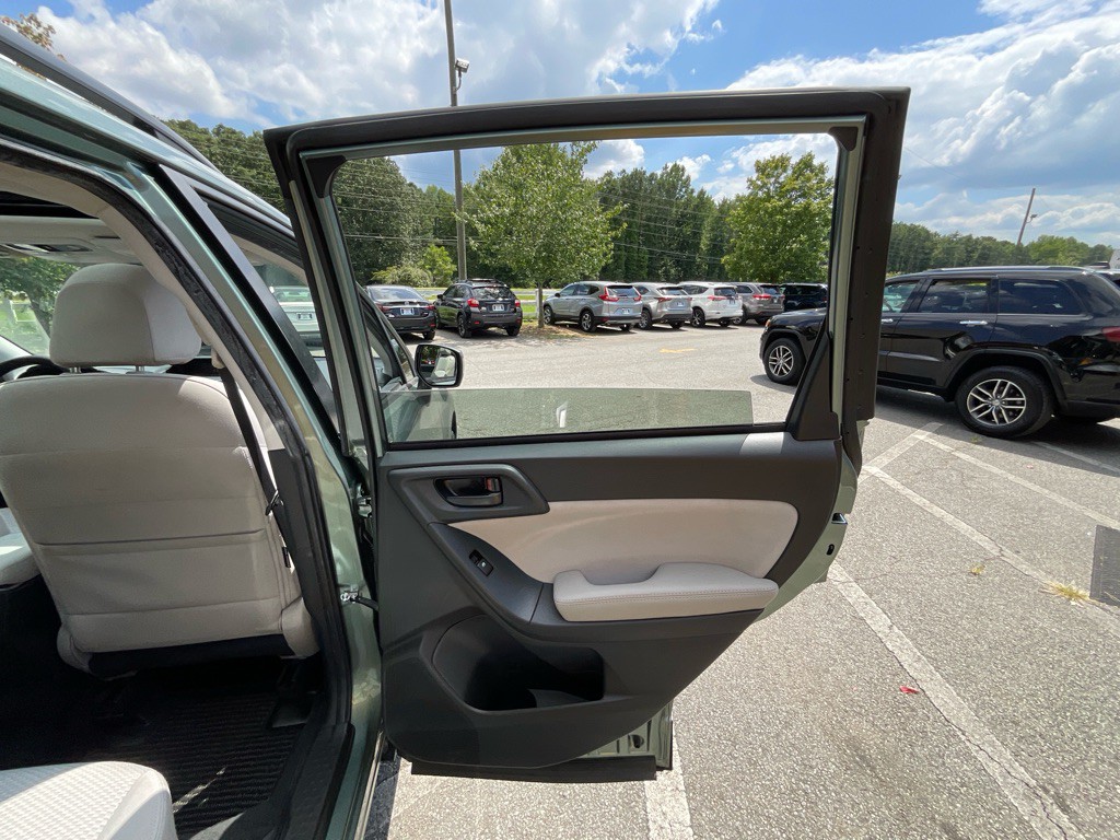 2016 Subaru Forester Image 44