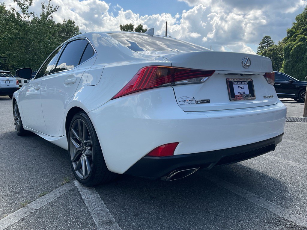 2017 Lexus IS 200t Image 7