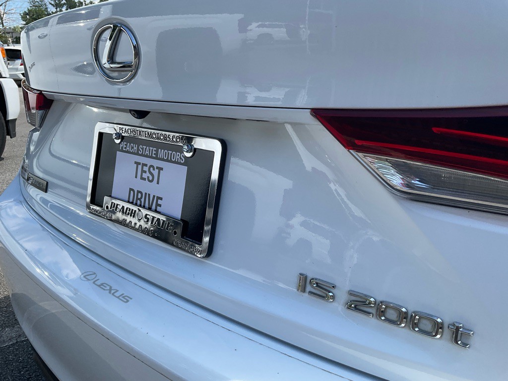 2017 Lexus IS 200t Image 10