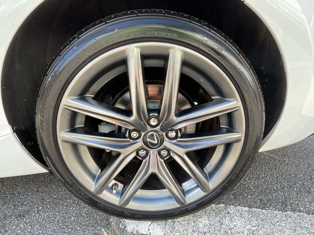 2017 Lexus IS 200t Image 12