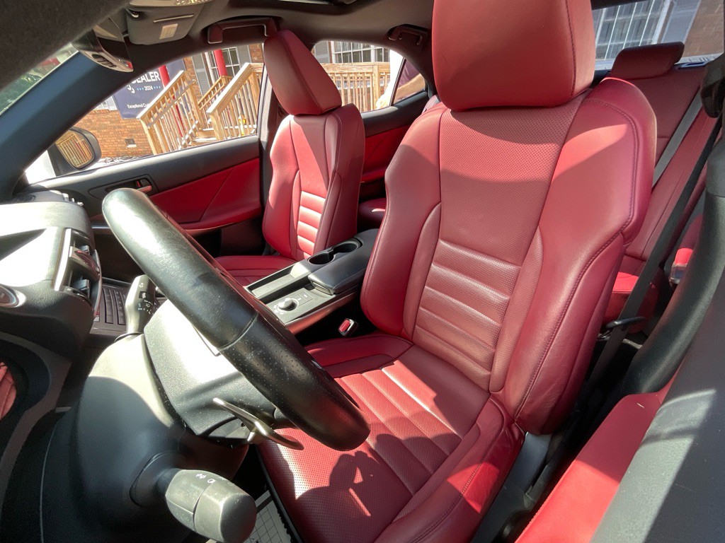 2017 Lexus IS 200t Image 16