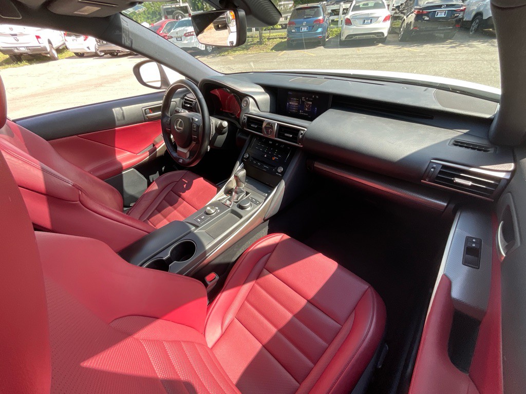 2017 Lexus IS 200t Image 18