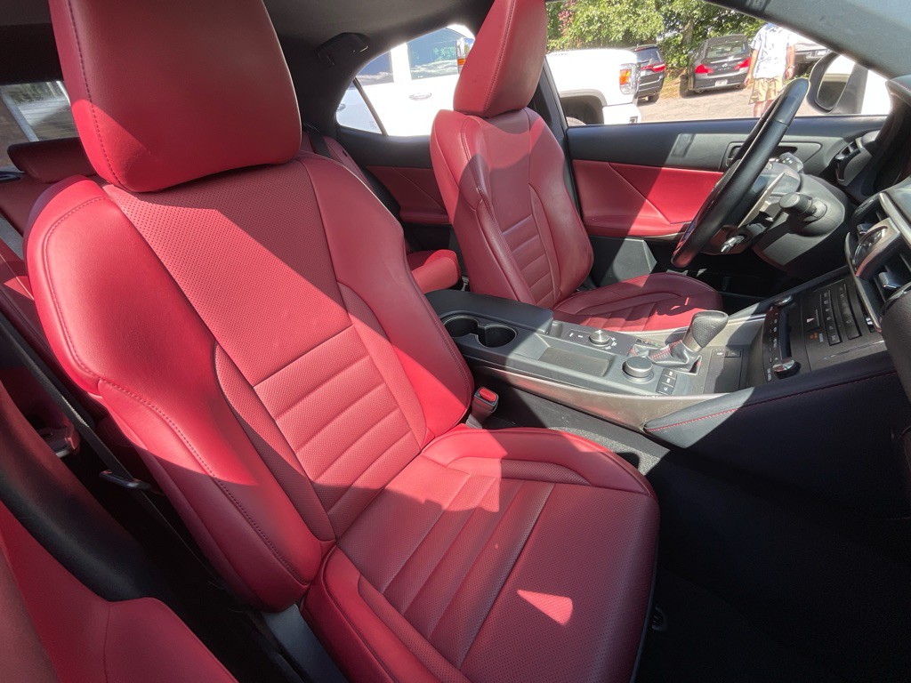 2017 Lexus IS 200t Image 19