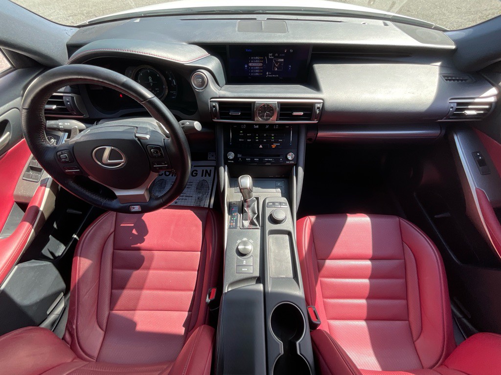 2017 Lexus IS 200t Image 21