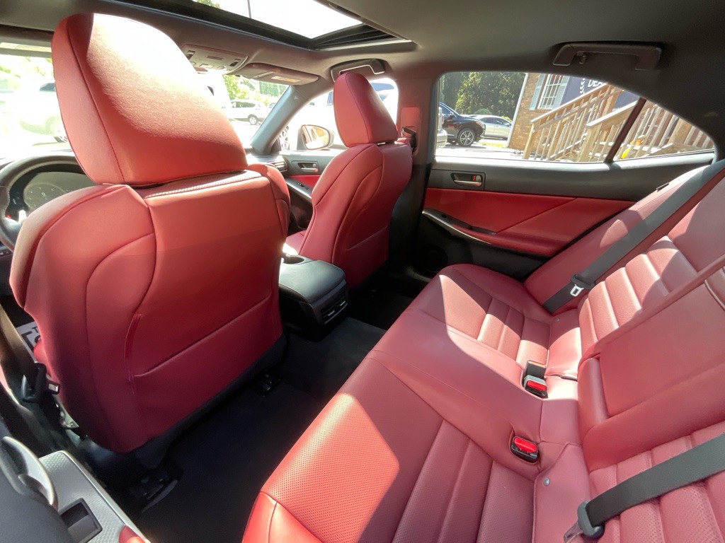 2017 Lexus IS 200t Image 29