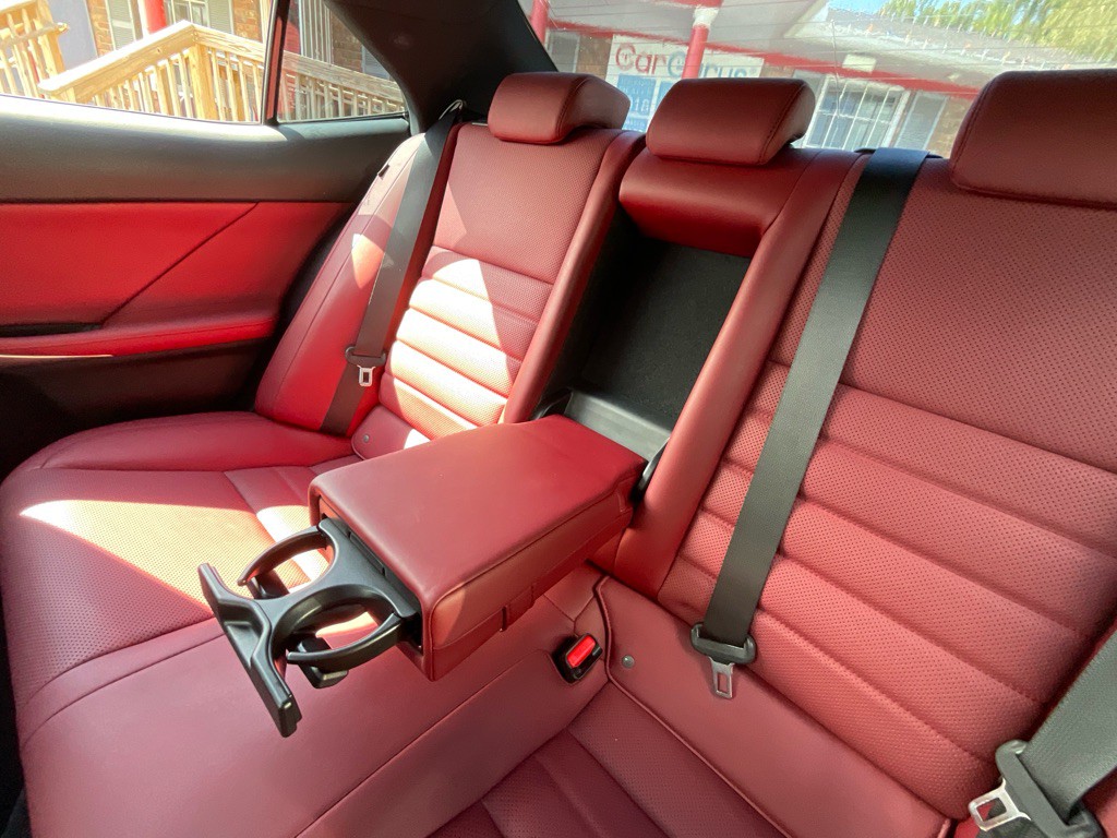 2017 Lexus IS 200t Image 34