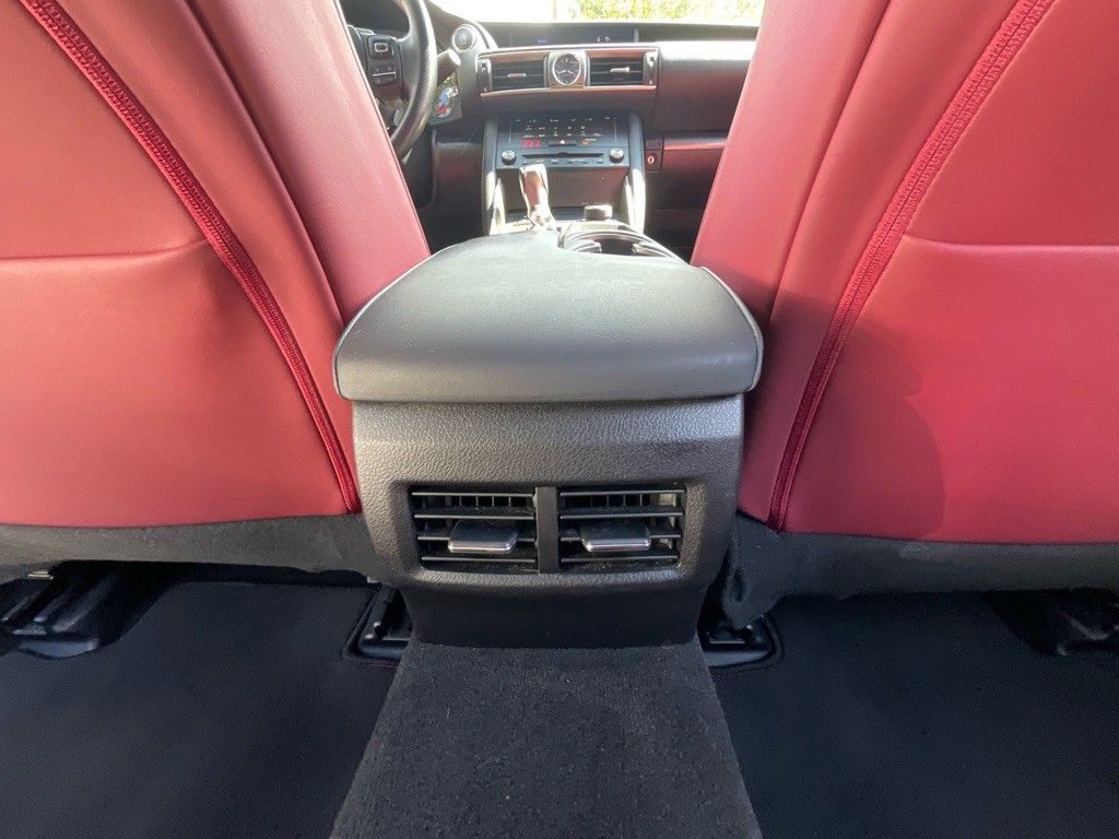2017 Lexus IS 200t Image 35