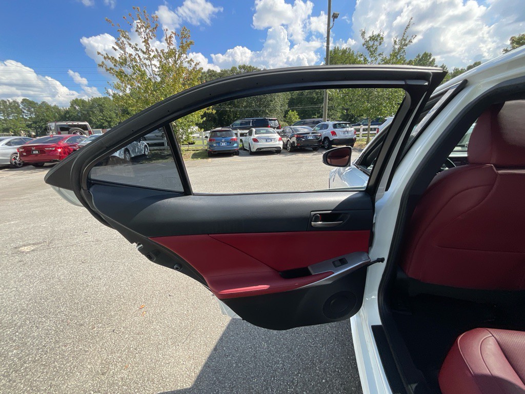 2017 Lexus IS 200t Image 42