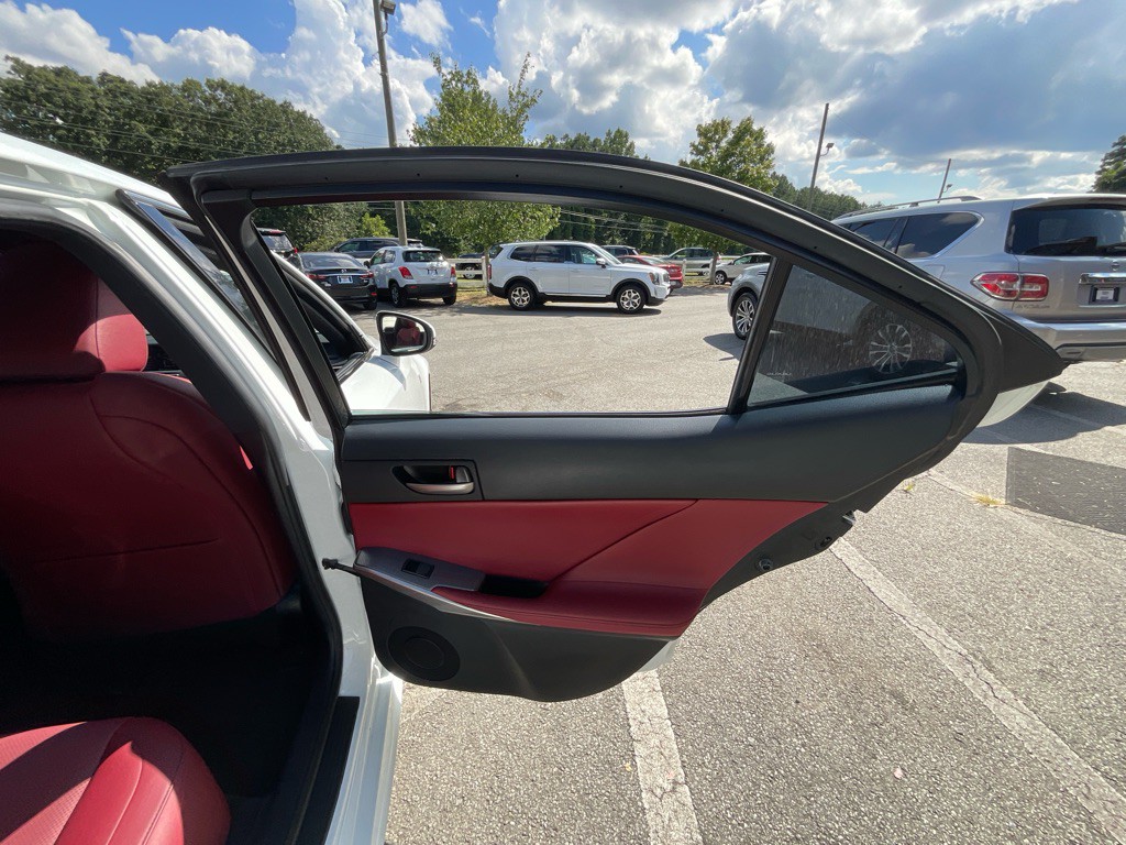 2017 Lexus IS 200t Image 44