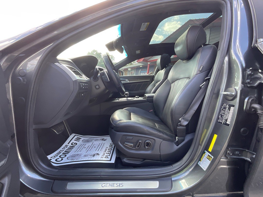 2018 Genesis G80 Image 13