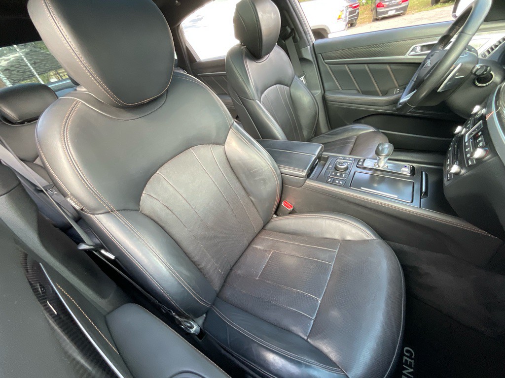 2018 Genesis G80 Image 18