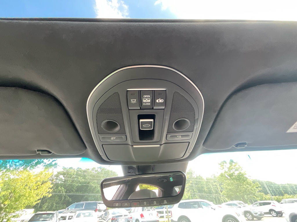 2018 Genesis G80 Image 26