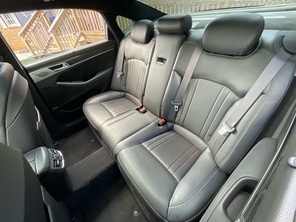 2018 Genesis G80 Image 30