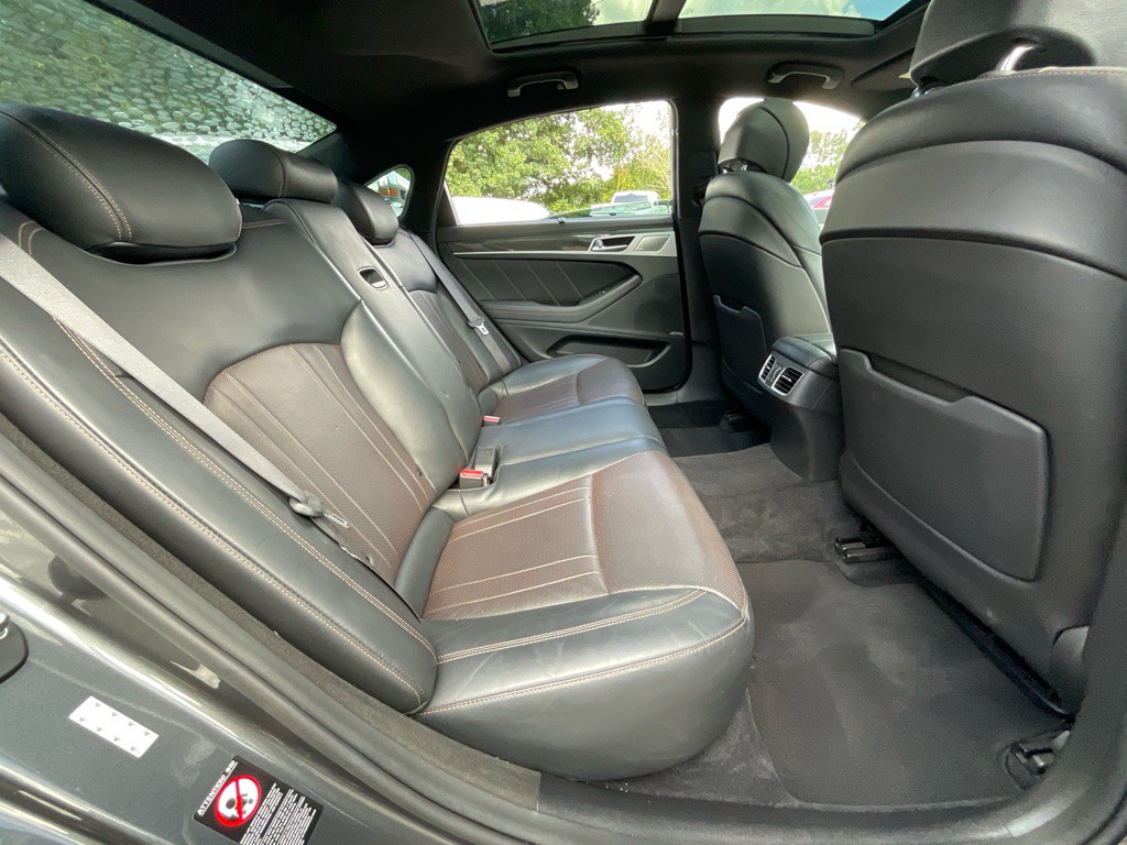 2018 Genesis G80 Image 31