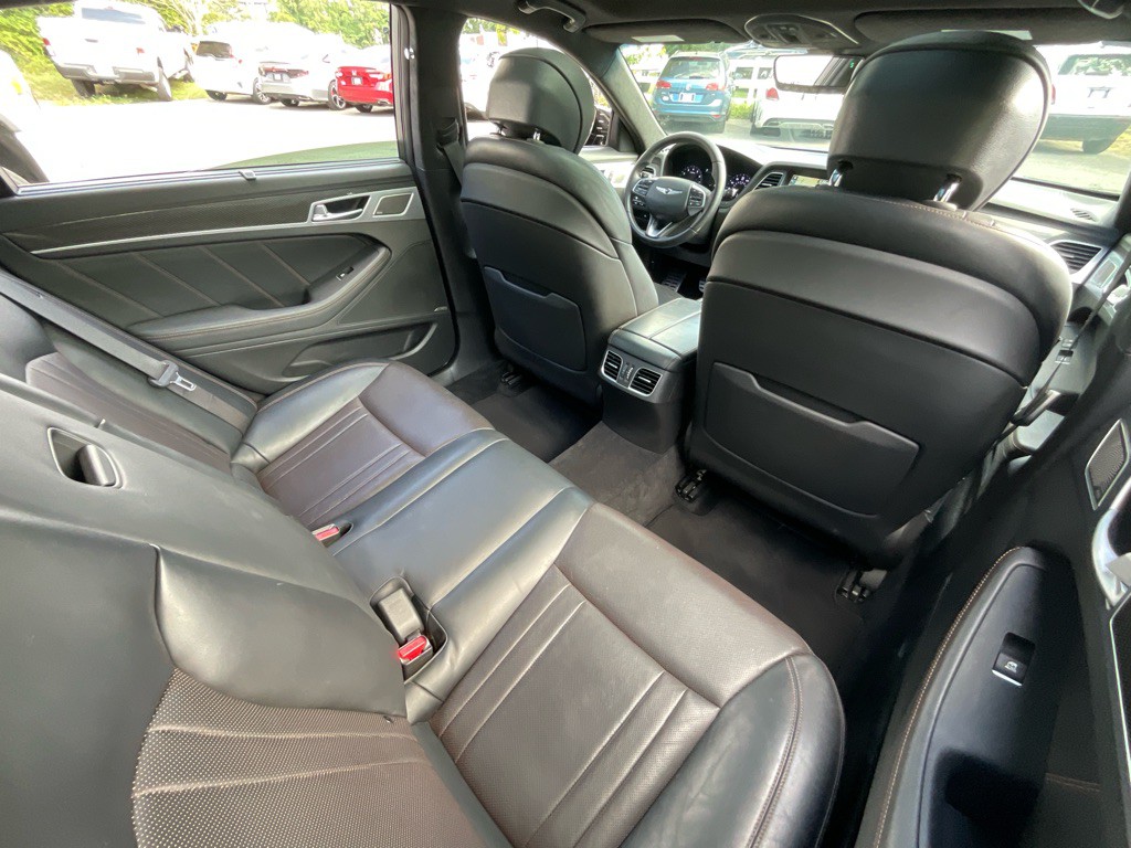 2018 Genesis G80 Image 32