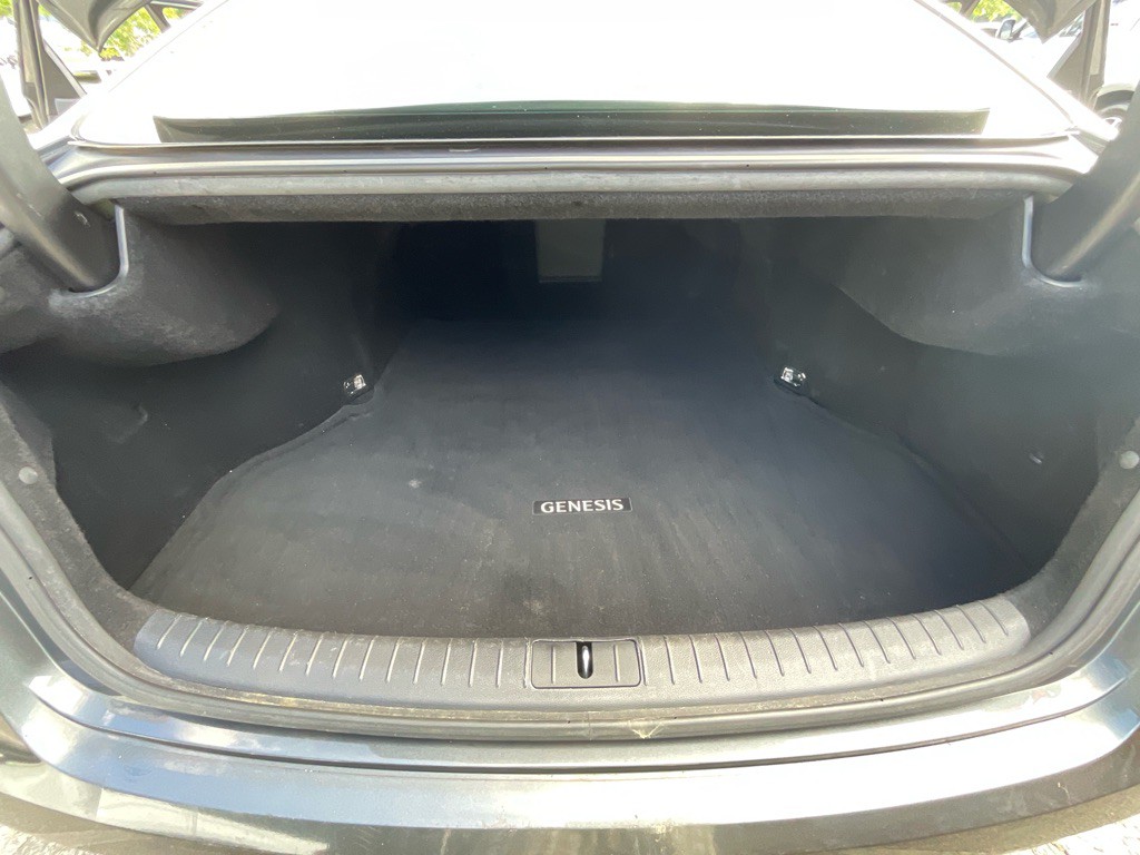 2018 Genesis G80 Image 38