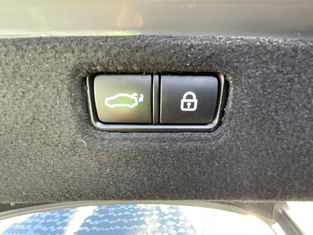 2018 Genesis G80 Image 39