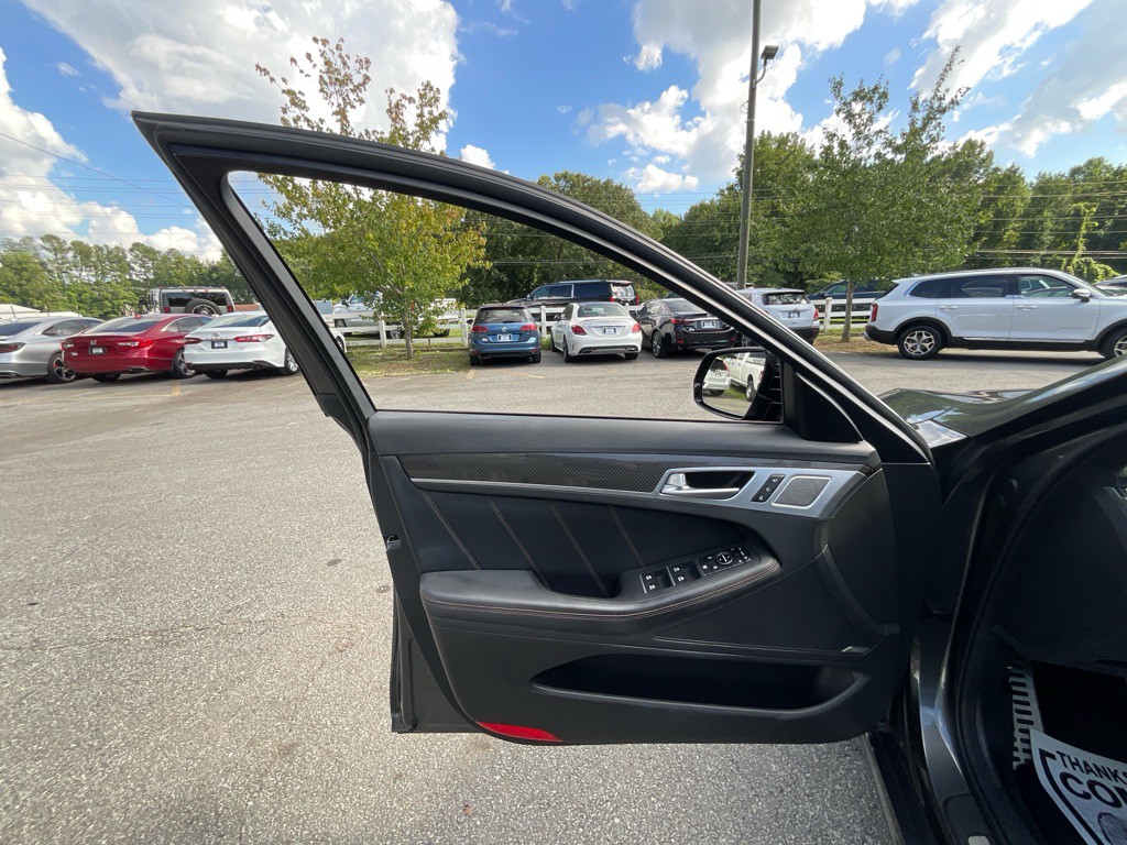 2018 Genesis G80 Image 40