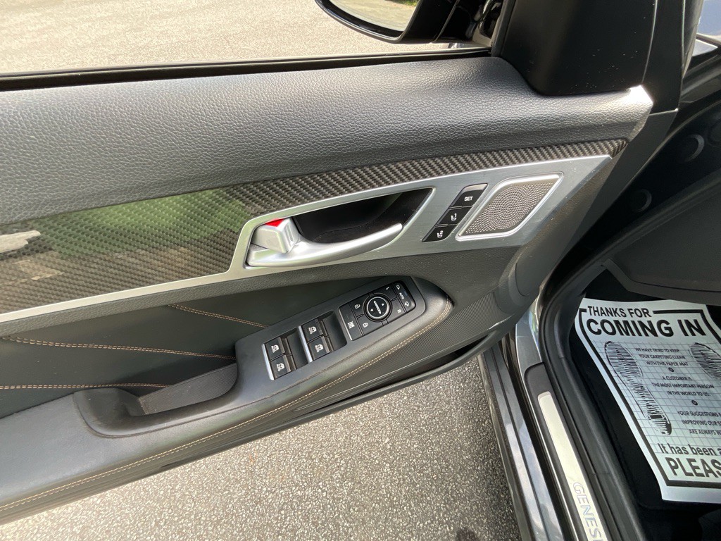 2018 Genesis G80 Image 41